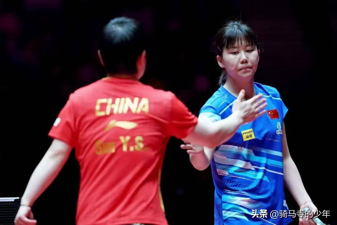 女子足球世界杯热门球员崭露头角